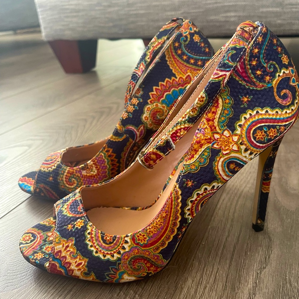 Peacock, peep toe, ankle strap heels. Size 9